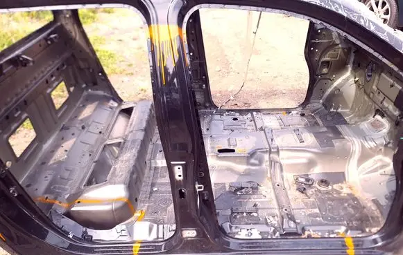 Nissan Navara D23 Pillar (middle) 