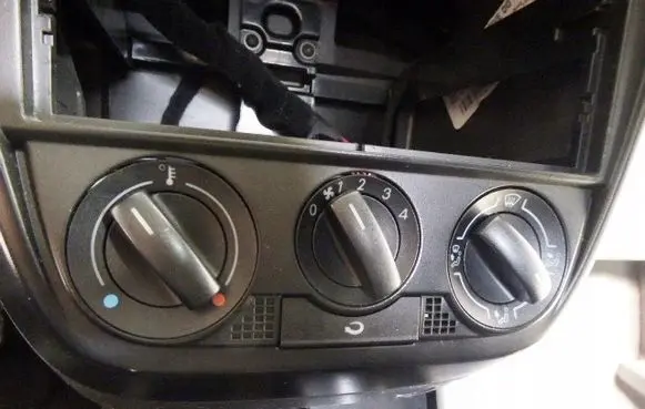Volkswagen Fox Climate control/heater control trim 