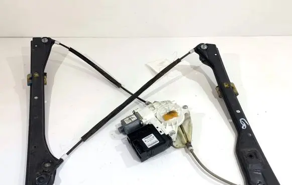 Volkswagen Golf Plus Front door window regulator with motor 