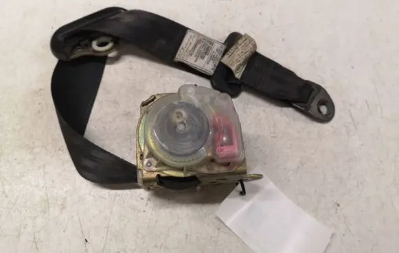 Toyota Yaris Middle seatbelt (rear) C085407 C096102