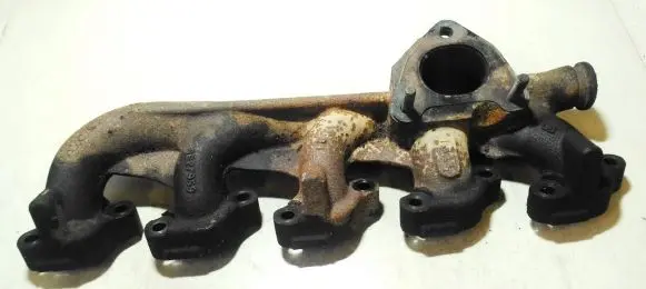 Volvo XC70 Exhaust manifold 8627959 15a1