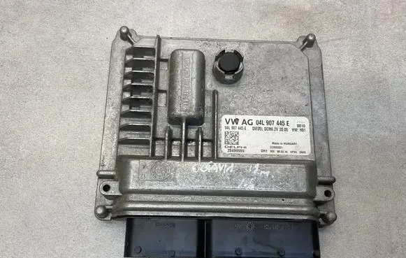 Skoda Octavia Mk3 (5E) Engine control unit/module 04L907445E