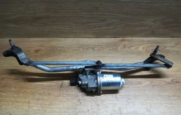 Skoda Fabia Mk2 (5J) Front wiper linkage and motor 5J1955133B