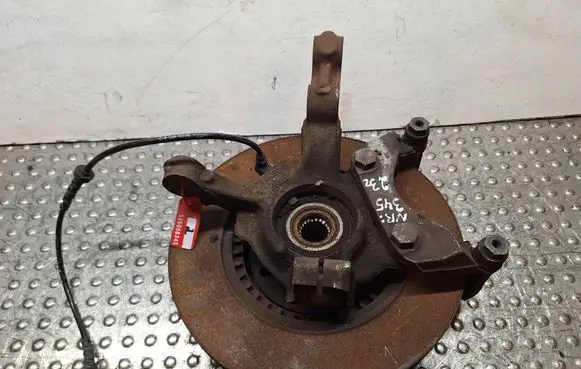 Renault Twingo II Front wheel hub spindle knuckle S25056345 8200663586