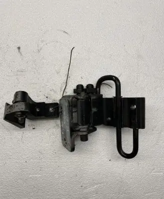 Audi A6 S6 C6 4F Rear door lower hinge 8E0833411