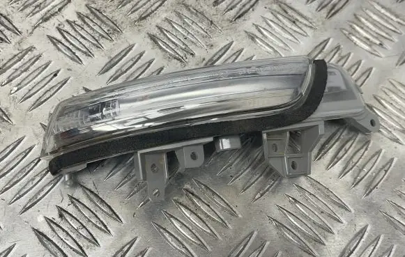 Toyota Prius (XW30) Mirror indicator light E130112210 A048695 11912522