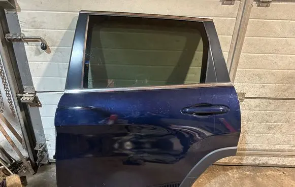 Jeep Cherokee Rear door