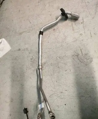 Audi A4 S4 B9 Air conditioning (A/C) pipe/hose 8W0816738