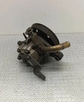 Mazda 626 Power steering pump GA2A32650D 24204062