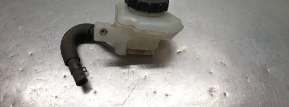 Mazda CX-3 Brake fluid reservoir K3239