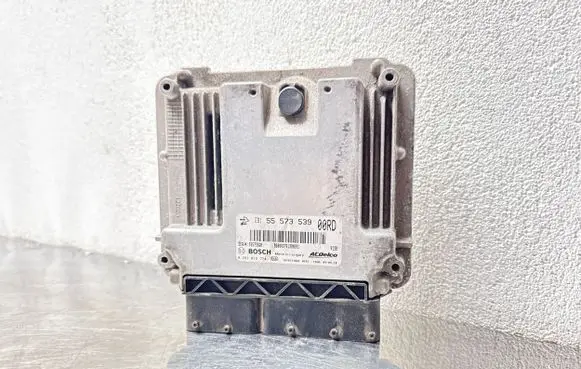 Opel Insignia A Engine control unit/module 55573539 55573560 0281015774