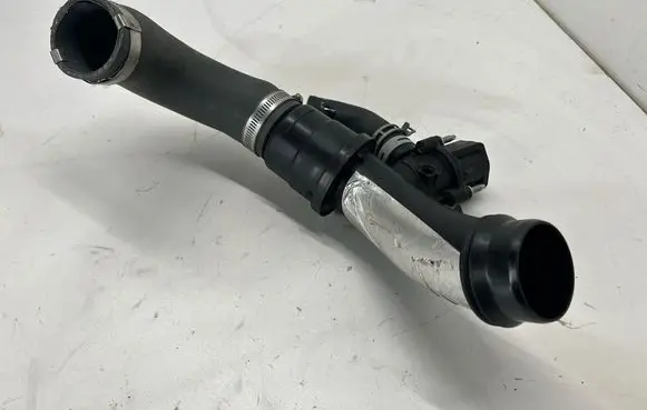 Ford Bronco Intercooler hose/pipe LX619P437DA CJ5G9U465BA LX619P437