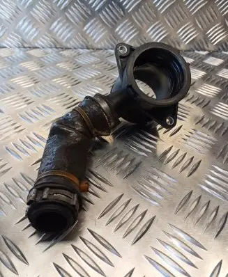 Ford Focus Air intake hose/pipe AV616C784AE