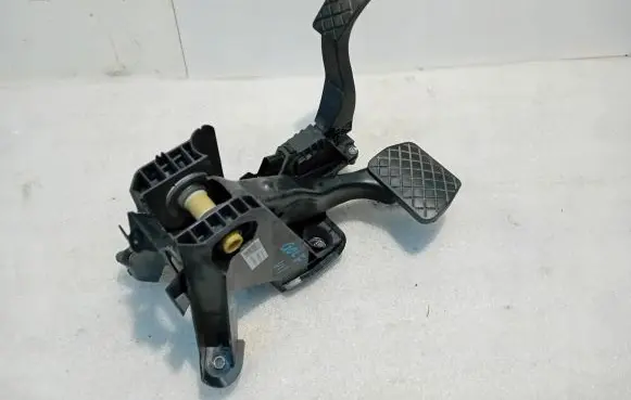 Volkswagen Golf VII Accelerator throttle pedal 5Q1723058AA