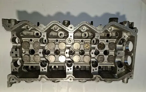 Nissan X-Trail T30 Engine head AD240