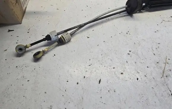 Opel Zafira C Gear shift cable linkage 55583490