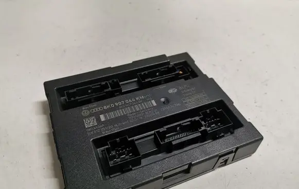Audi S5 Facelift Comfort/convenience module 8K0907064KM