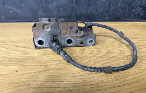 Volkswagen Golf V Engine bonnet/hood lock/catch