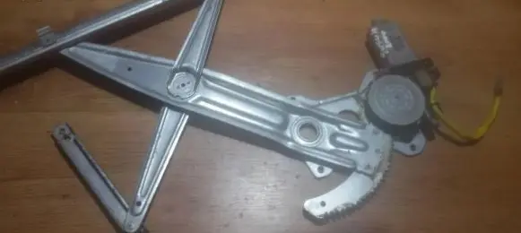 Suzuki Ignis Front door window regulator with motor 