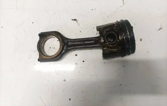 Peugeot 3008 I Piston with connecting rod