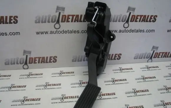 Mercedes-Benz B W245 Accelerator throttle pedal A1693000204