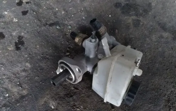 Mercedes-Benz C W202 Master brake cylinder A2024300202