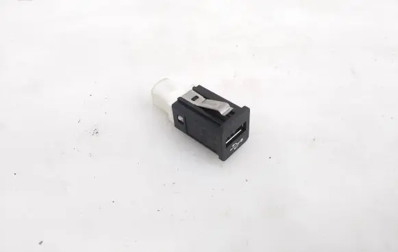 BMW X3 F25 USB socket connector 9237656