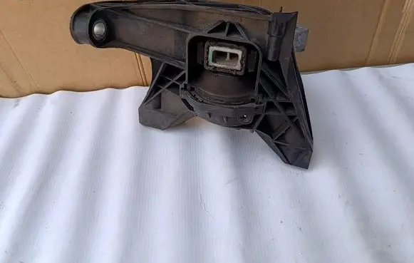 Peugeot 3008 II Engine mount vacuum valve 9820297580