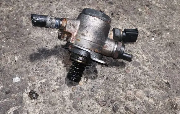Audi Q5 SQ5 Fuel injection high pressure pump 06E127025N