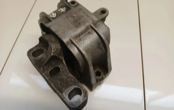Volkswagen Golf V Engine mount bracket 1K0199262AS
