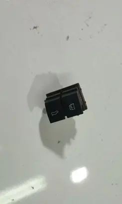 Volkswagen PASSAT B6 Fuel tank opening switch 
