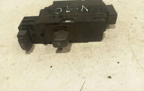 Volvo V70 Electric window control switch 8682950 02W09E MP09AD00094