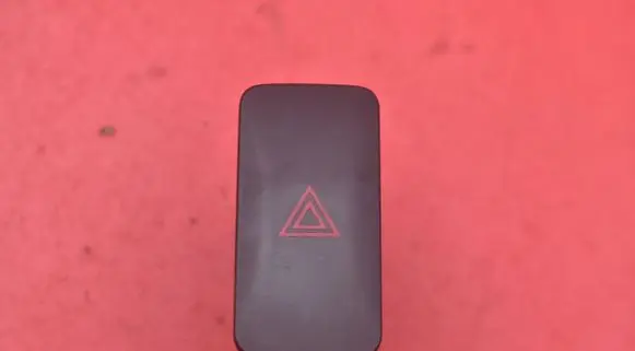 Nissan Leaf I (ZE0) Hazard light switch 63207