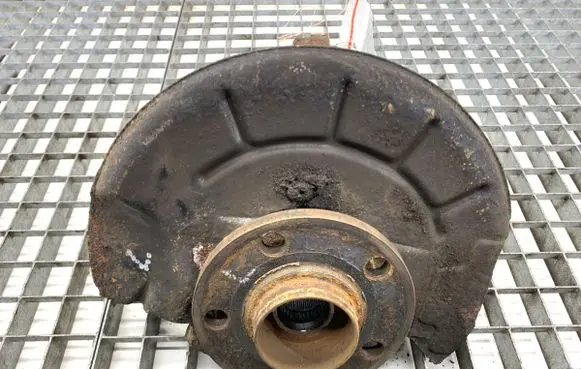 Volkswagen Polo V 6R Front wheel hub spindle knuckle 