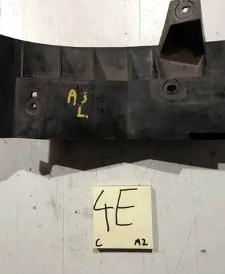 Audi A3 S3 8L Front bumper mounting bracket 8P0807283