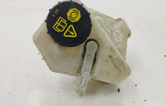 Brake fluid reservoir