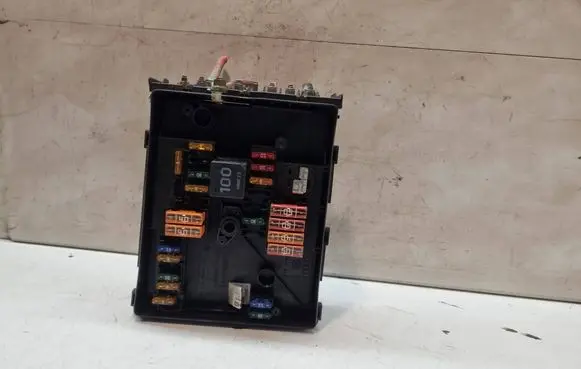Volkswagen Golf V Fuse box set 017181281 017181301