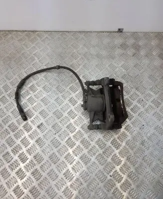 Volkswagen Tiguan Front brake caliper 6799F