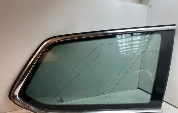 Volkswagen PASSAT B8 Rear side window 3G9845297