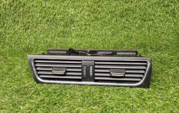Audi A4 S4 B8 8K Dash center air vent grill 8T1820951C