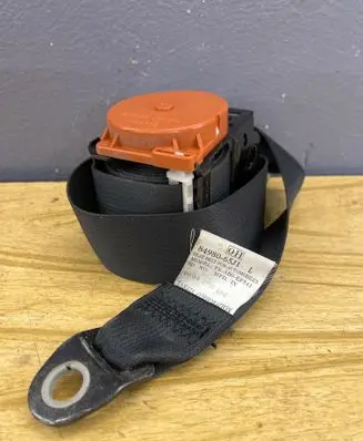 Suzuki Grand Vitara II Rear seatbelt 8498065J1