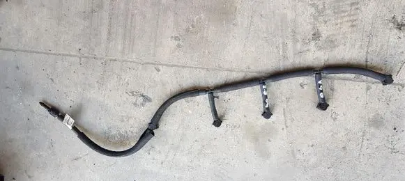 Volvo V40 Fuel line pipe 