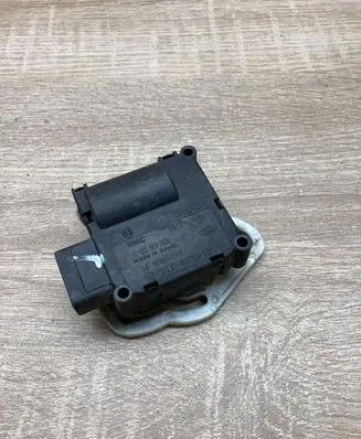 Audi A8 S8 D3 4E Air flap motor/actuator 4E0820511 0132801323