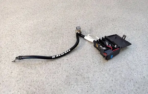 Mercedes-Benz SL R230 Positive cable (battery) A2305407207A A2305407207