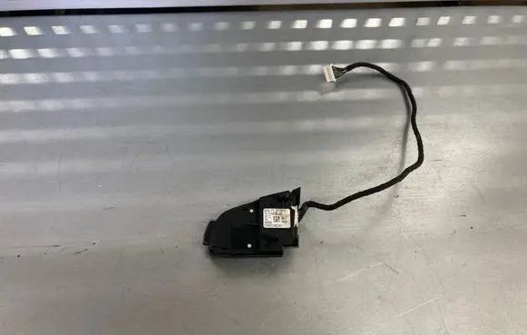 Steering wheel buttons/switches