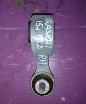 Nissan Qashqai Engine mount bracket