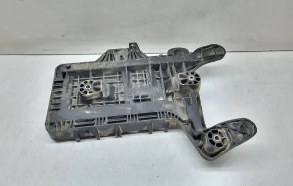 Volkswagen PASSAT B6 Battery tray 1K0915333