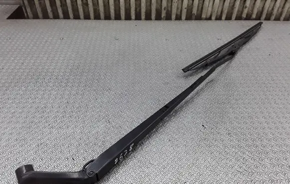 Toyota Avensis T250 Windshield/front glass wiper blade 