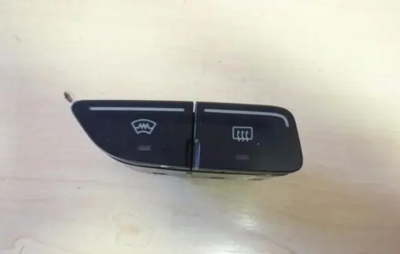 Ford Focus Windscreen/window heater switch AM5T18K574AB I043