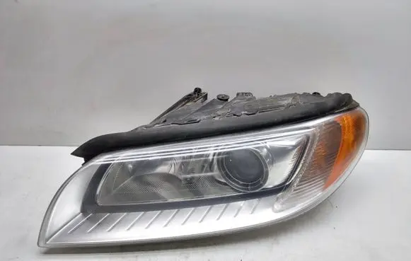Volvo V70 Headlights/headlamps set 31353532